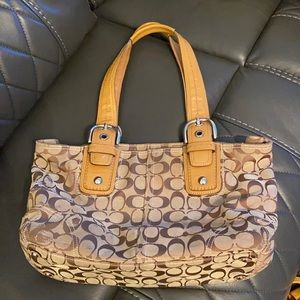 ⚡️⚡️⚡️Tan Coach bag with mustard color handles